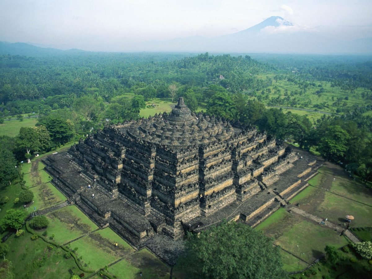f4024c571e5e09ce5e4049bc181500b1-borobudur-temple